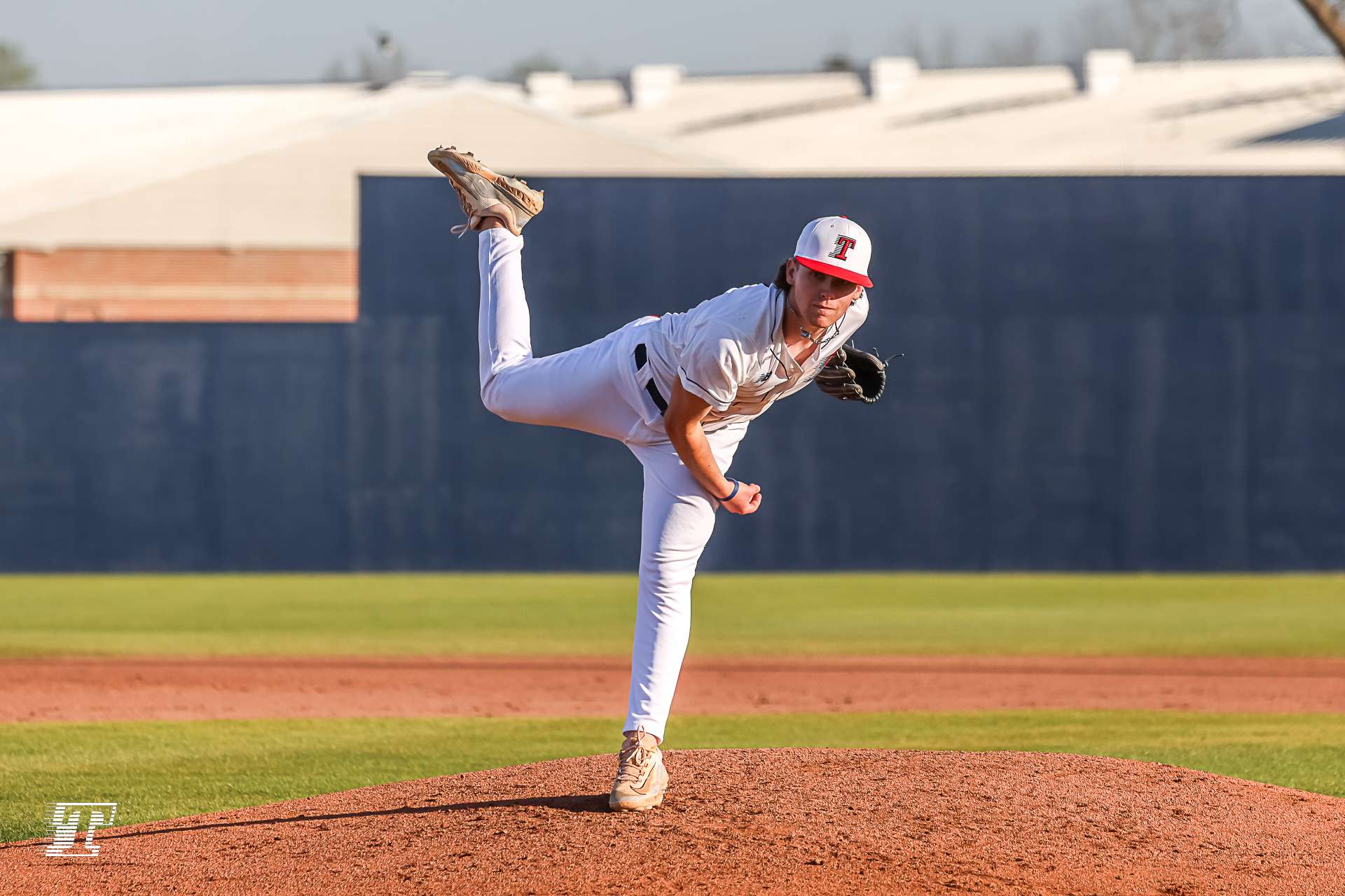 Ty Hutchinson pitching early in the game for the Bulldogs